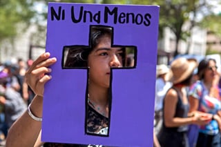 La organización explicó que en nuestro país se cometen nueve feminicidios al día; de 2014 a 2017 fueron asesinadas 8 mil 904 mujeres, de los cuales sólo mil 886 casos fueron iniciados como feminicidio sin sentencia. (ARCHIVO)
