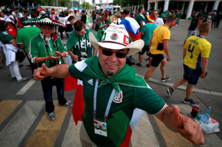 De acuerdo con la firma, los mexicanos no dejan de sorprender con su pasión por el futbol, pues hace menos de un mes Airbnb anunció que más de 13 mil viajeros mexicanos utilizaron la plataforma para seguir a la selección a través de sus partidos por Rusia. (ARCHIVO)