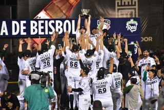 Los Leones de Yucatán superaron ayer 4 carreras a 3 a Sultanes de Monterrey para conseguir el campeonato. Es el
cuarto título de los ‘Melenudos’ en la Liga Mexicana de Beisbol.
(Cortesía)