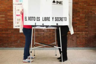 Karina Hernández Trejo, presidenta del consejo distrital 05 del Instituto Nacional Electoral (INE), explicó que cada partido puede contar con dos representantes en cada una de las casillas. (ARCHIVO)