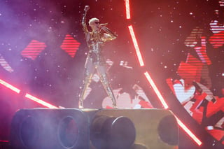 Katy Perry no defraudó y llegó a Lisboa con un concierto en el que el espectáculo primó por encima de la música, pero que brilló ante las decenas de miles de personas que prácticamente llenaron el Parque da Bela Vista, sede del festival. (ARCHIVO)