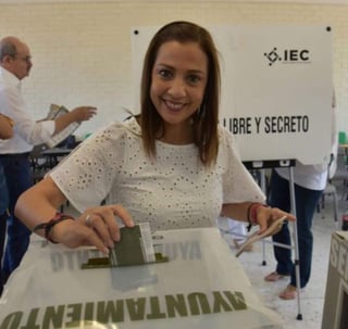 Sonia Villarreal Pérez, candidata a la presidencia municipal de Piedras Negras por la coalición Todos por México, reconoció que las tendencias de los resultados en la elección no les favorecen. (ESPECIAL)