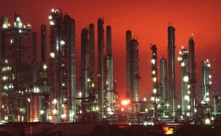 Incertidumbre. El principal factor de incertidumbre se encuentra en la indefinición de la industria petrolera.   (ARCHIVO)