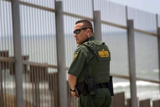 Agentes de la Patrulla Fronteriza arrestaron a siete mexicanos en el sur de Arizona cuando aparentemente uno de ellos dirigía a los otros seis para que ingresaran a Estados Unidos de manera ilegal. (ARCHIVO)
