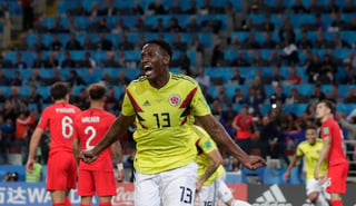Yerry Mina celebra el gol agónico que le metió a la selección de Inglaterra. (AP)