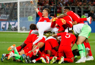 Los ingleses celebraron en grande su regreso a los cuartos de final de un Mundial.