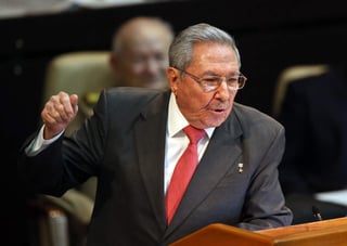Presidida por el exmandatario y líder del PCC, Raúl Castro, la reunión de la alta cúpula del Partido Comunista cubano concluyó el martes tras dos jornadas de trabajo en las que se avanzó en la preparación del anteproyecto. (ARCHIVO)