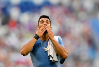 El uruguayo Luis Suárez celebra el triunfo de su equipo sobre Rusia en su duelo por el Grupo A. (AP)