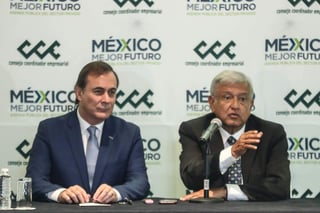 Atrás quedaron las fuertes diferencias expuestas públicamente durante la campaña electoral entre la cúpula empresarial de México y el hoy virtual presidente electo, Andrés Manuel López Obrador. Tanto así que ayer alcanzaron el primer acuerdo. (EL UNIVERSAL)