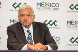 El virtual presidente electo, Andrés Manuel López Obrador, presentará en un mes su plan para modernizar las seis refinerías del país y construir dos más para comenzar a procesar más petróleo crudo. (NOTIMEX)