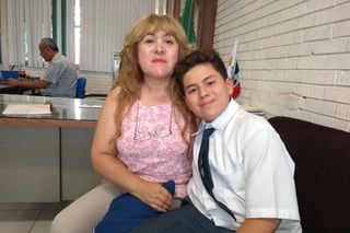 Motivación. Además de ser su maestra de sexto grado de primaria, Mireya es la madre del niño David Pereyra Rodríguez. (ANGÉLICA SANDOVAL)  