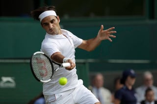 Roger Federer necesitó poco más de una hora y media para vencer 6-3, 7-5, 6-2 a Jan-Lennard Struff. (AP)
