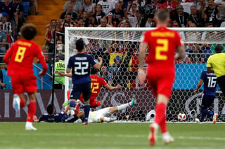 El delantero belga Nacer Chadli (3-i) marca el 3-2 durante el partido Bélgica-Japón, de octavos de final del Mundial de Rusia 2018, en el Rostov Arena. (EFE)