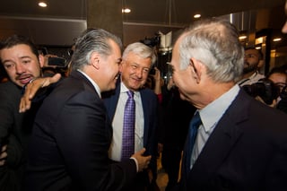 Al filo de las 8:15 de la mañana, López Obrador arribó a la sede encuentro, donde ya lo esperaba la cúpula empresarial del país. (NOTIMEX) 

