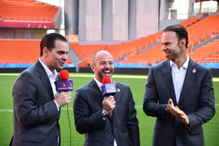 Luis García en una cobertura junto a Christian Martinoli y Luis Roberto Alves 'Zague'. (Cortesía)