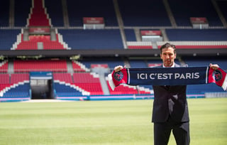 Buffon, mítico portero italiano, fue presentado esta mañana con su nuevo equipo, el París Saint-Germain de la Ligue 1 francesa.