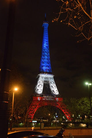 Un total de 6.2 millones de personas visitaron el año pasado la Torre, el monumento símbolo de la capital de Francia. (ARCHIVO)