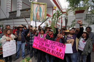 Los manifestantes entregaron su petición a la oficina de transición de López Obrador y quedaron a la espera de una posible reunión con el presidente electo. (ARCHIVO)