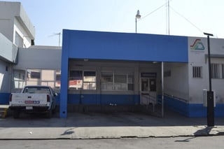 Daños. De madrugada intentan abrir cajero automático instalado en el Hospital General de Gómez Palacio. (EL SIGLO DE TORREÓN)