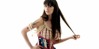 Postura. La rapera Mala Rodríguez lanza el tema Gitanas, el cual habla sobre la hermandad entre las mujeres, además de que dedica su canción a las mujeres gitanas.