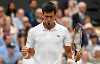 Novak Djokovic se impuso 6-4, 3-6, 7-6, 3-6, 10-8 a Rafael Nadal para llegar a su quinta final de Wimbledon. (EFE)