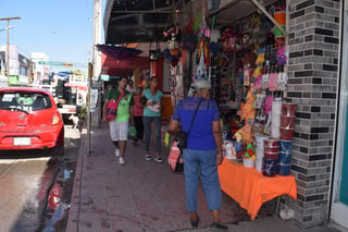 Ventas. Los connacionales no han llegado a Matamoros, por lo tanto los comerciantes no registran repunte en sus ventas. (MARY VÁZQUEZ)