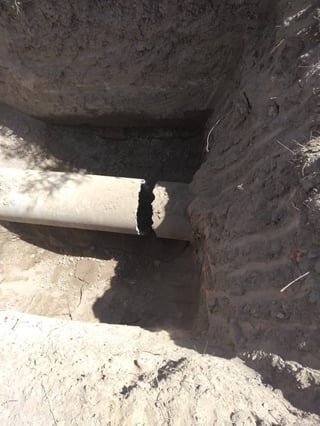 Solucionado. Cuadrillas del Simas desazolvaron la red de drenaje en el ejido Lequeitio donde tenían brote a agua residual. (EL SIGLO DE TORREÓN)