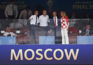 Compartieron lugar en el palco todos ellos con el presidente de la FIFA, Gianni Infantino. (AP)