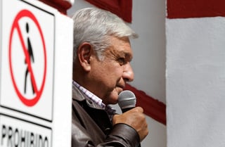 López Obrador señaló que el ajuste va en congruencia con su promesa de campaña en el sentido de que se va a bajar el sueldo de los de 'arriba' para aumentar las percepciones de los de 'abajo'.
