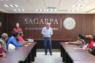 Apoyo. En las oficinas de Sagarpa se entregaron los apoyos en beneficio de 170 personas de La Laguna de Durango y Coahuila. (CORTESÍA)