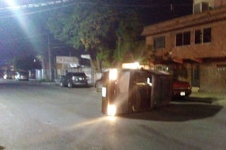 Volcadura. Joven al volante provoca volcadura de camioneta y arrolla a motociclistas en Gómez Palacio. (EL SIGLO DE TORREÓN) 