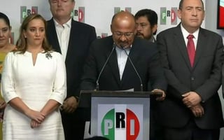 Se retira quedando al frente Claudia Ruiz Massieu y nombrando a Rubén Moreira Valdez como nuevo secretario general del instituto político. (ESPECIAL)