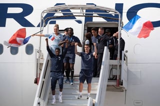Antoine Griezmann a su llegada con su Selección en París.