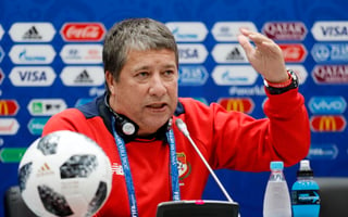 Hernán Darío 'Bolillo' Gómez durante una rueda de prensa en el marco del Mundial de Futbol de Rusia. (EFE) 