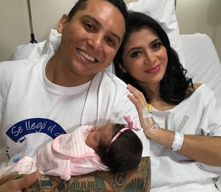 El líder de “La Trakalosa de Monterrey” reveló que este martes 17 de julio se convirtió en padre de la pequeña Gianna. (INSTAGRAM)