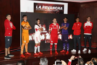 Los Diablos Rojos presentaron los uniformes de la marca Under Armour que utilizarán en el Apertura 2018, temporada con deseos de romper la sequía de ocho años sin ganar un campeonato (Bicentenario 2010). (EL UNIVERSAL)
