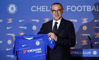 Maurizio Sarri, nuevo técnico del Chelsea, dijo que quiere hablar ‘cara a cara’ con Eden Hazard sobre el futuro del jugador. (AP)
