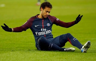 'Continúo, tengo contrato con el París Saint-Germain. Fui ahí por un desafío, por tener cosas nuevas y por la búsqueda de objetivos. No mudó nada en mi cabeza', dijo Neymar a la emisora 'Fox Sports' en Sao Paulo. (ARCHIVO)