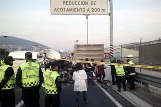 El gobernador del Estado de México, Alfredo del Mazo, envió sus condolencias a los familiares de las 12 personas que perdieron la vida en el accidente ocurrido la mañana de este viernes en el kilómetro 18 de la autopista México-Pachuca. (TWITTER/NOTIMEX) 