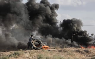 El ejército israelí dijo que “un escuadrón terrorista” disparó contra los soldados y que uno de éstos resultó gravemente herido y murió más tarde. Fue la primera muerte de un soldado israelí en meses de violencia a lo largo de la frontera con Gaza. (EFE)