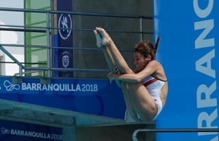 La clavadista mexicana Paola Espinosa salta desde trampolín de un metro en los XXIII Juegos Centroamericanos y del Caribe Barranquilla 2018. Se convierte en la más laureada. (AGENCIAS)