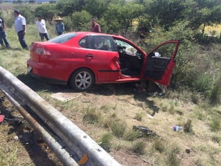 El accidente ocurrió la tarde de ayer en la carretera Durango-Parral. (EL SIGLO DE TORREÓN) 