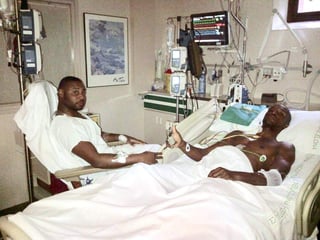 El francés reaccionó con una imagen de su hospitalización para el trasplante acompañado de su primo Gerard, al que atribuye la donación del hígado. (ARCHIVO)