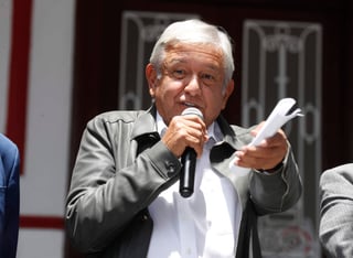 López Obrador dijo que someterá a consulta, hasta el momento, tres propuestas. (EL UNIVERSAL)