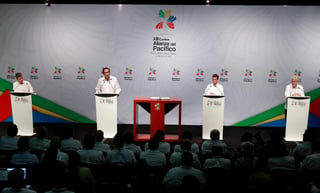 Al suscribir la 'Declaración de Puerto Vallarta', el Presidente de México señaló que en este encuentro se logró 'un acercamiento largamente anhelado' entre las cuatro naciones que integran la Alianza del Pacífico, con las naciones del Mercosur. (EFE)