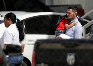 Decisión. La ACLU pidió al gobierno dar a las familias reunificadas una semana para decidir si son deportados. (AP)