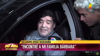 El exfutbolista argentino Diego Maradona apareció frente a las cámaras en un estado inconveniente. (Especial)