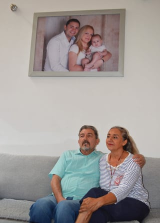  Al cumplirse un año del asesinato de la española Pilar Garrido, los padres de Jorge Fernández, marido de Pilar y acusado del crimen, aseguran estar convencidos de la inocencia de su hijo. (EFE)
