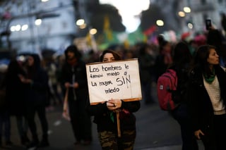  La mayoría de los jóvenes de ocho países de América Latina consideran 'normal' la violencia contra mujeres, según informó hoy en Madrid la ONG Oxfam Intermón a partir de una investigación en conjunto con la Universidad Complutense de la capital española. (ARCHIVO)
