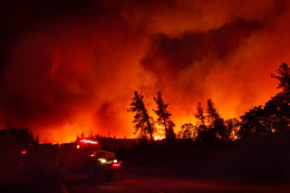 Evacuación. El incendio Ferguson ha provocado el cierre del parque nacional Yosemite. (AP)